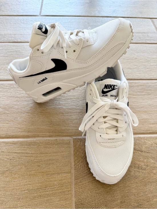 Nike Shoes - Nike Womens Air Max White & Black Sneakers Size 6.5